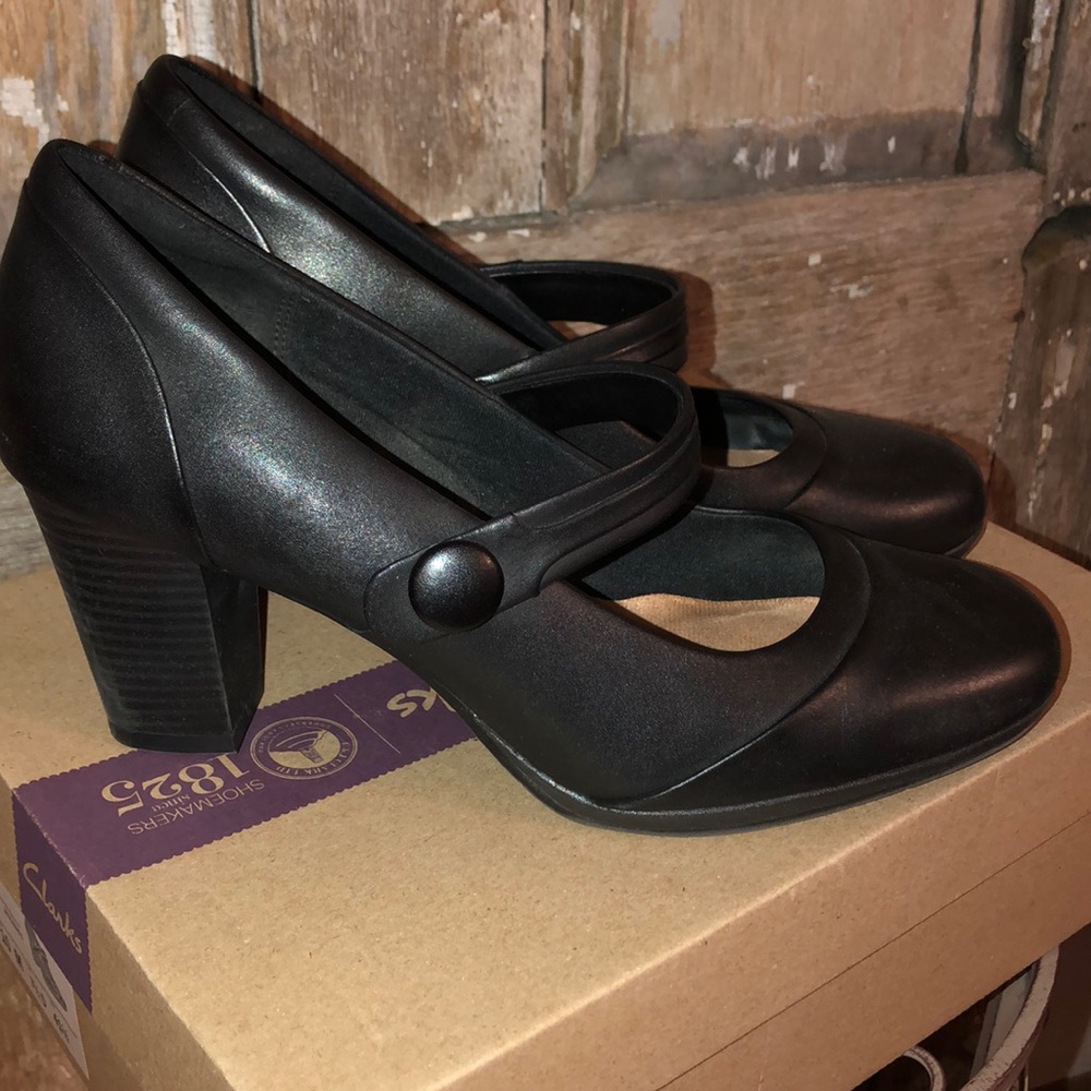 Clarks Brynn Mare Leather Pumps